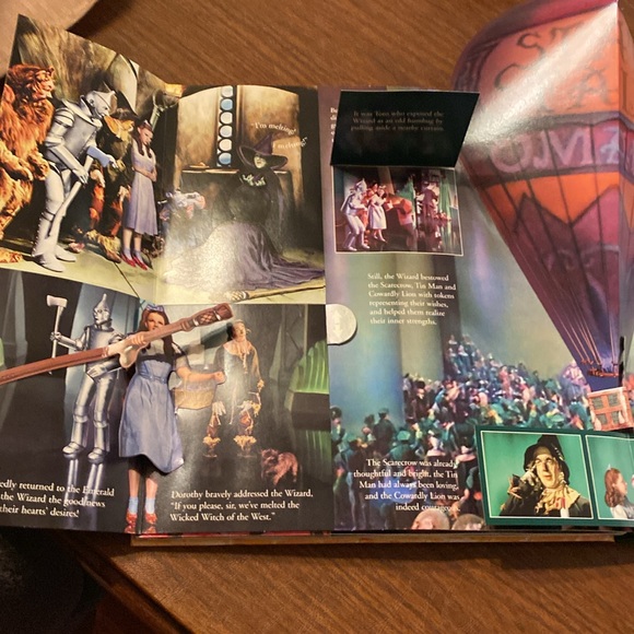 The Wizard of Oz ISBN 1-59117-058-0 Three Dimensional pop up Book - Picture 12 of 15